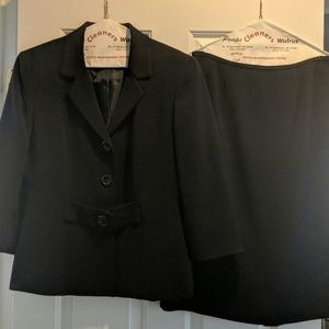 Tahari Women's skirt suit